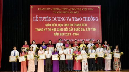 Thành phố Sầm Sơn: Tuyên dương hơn 200 giáo viên và học sinh có thành tích cao trong các kỳ thi học sinh giỏi Quốc gia, cấp tỉnh năm học 2023-2024.  